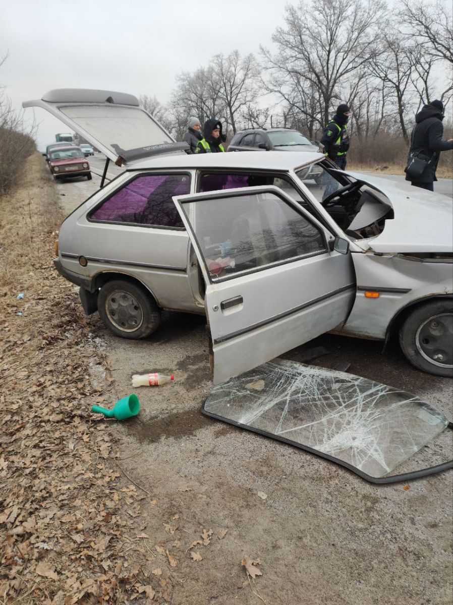 ДТП Харків: Розбилися Dаеwоо Lаnоs та ЗАЗ 110206, які зіткнулися на оружній дорозі